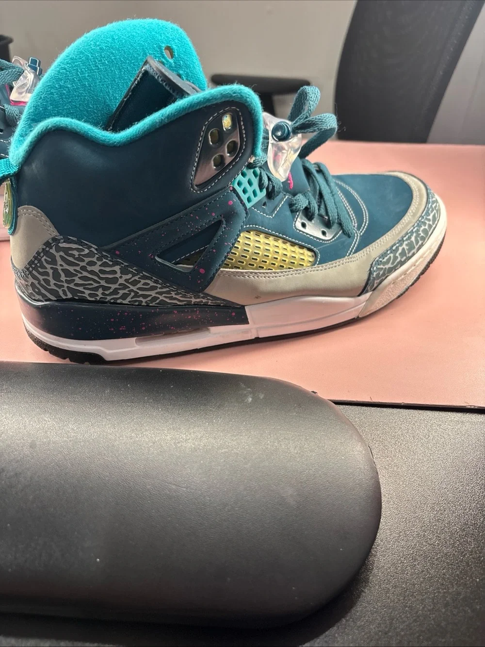 Jordan Men's Teal and Pink High-Top Athletic Sneakers